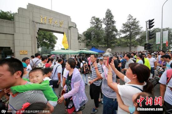 资料图：清华大学校门口 图片来源：CFP视觉中国