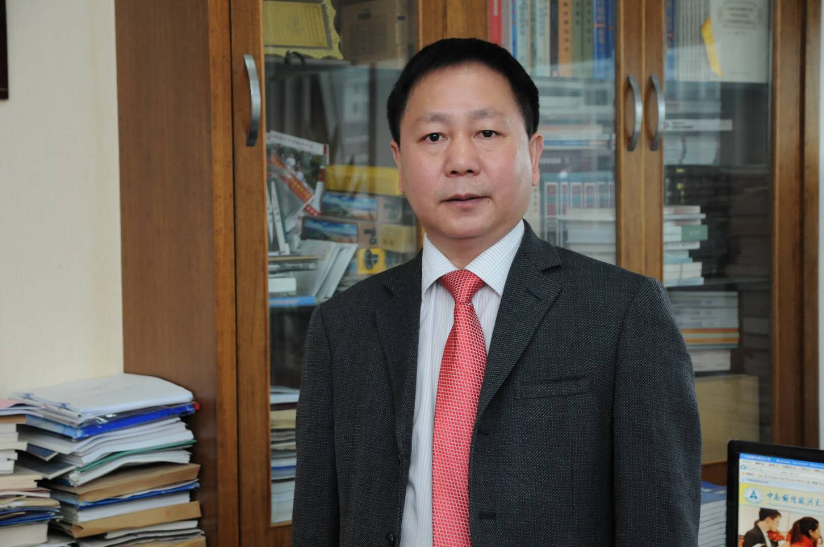 中南财经政法大学校长杨灿明